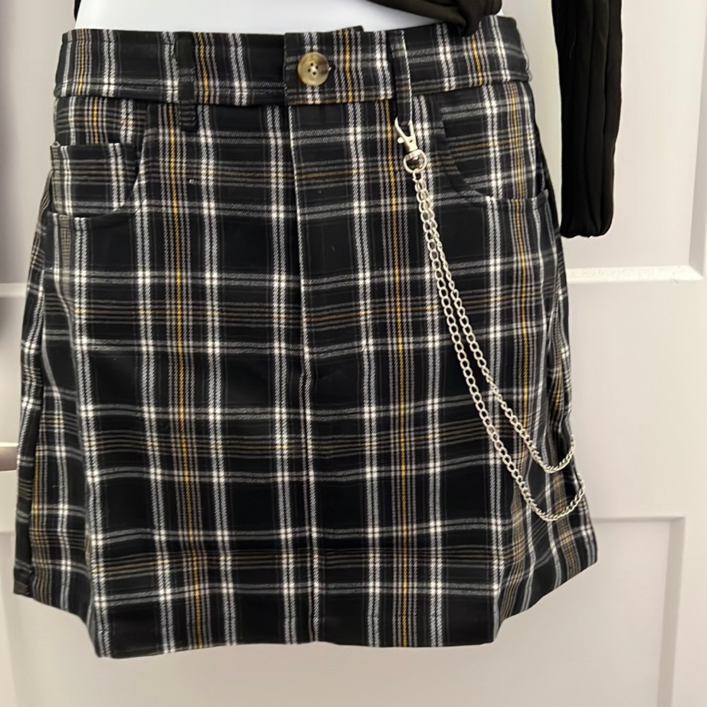 NWT Plaid Mini Skirt w/Chain Sz Small